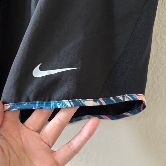 NIKE Black Lined Athletic Shorts size 1x - Picture 2 of 5